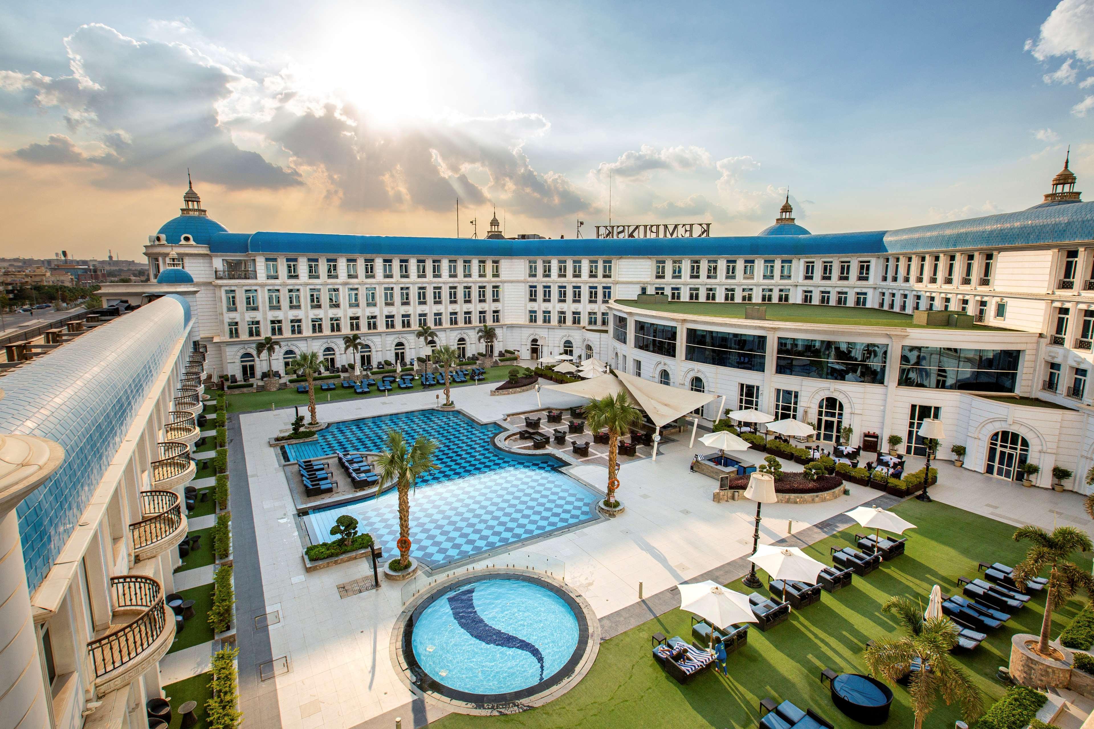 รอยัล แม็กซิม พาเลซ เคมปินสกี้ ไคโร Hotel ภายนอก รูปภาพ The hotel's courtyard
