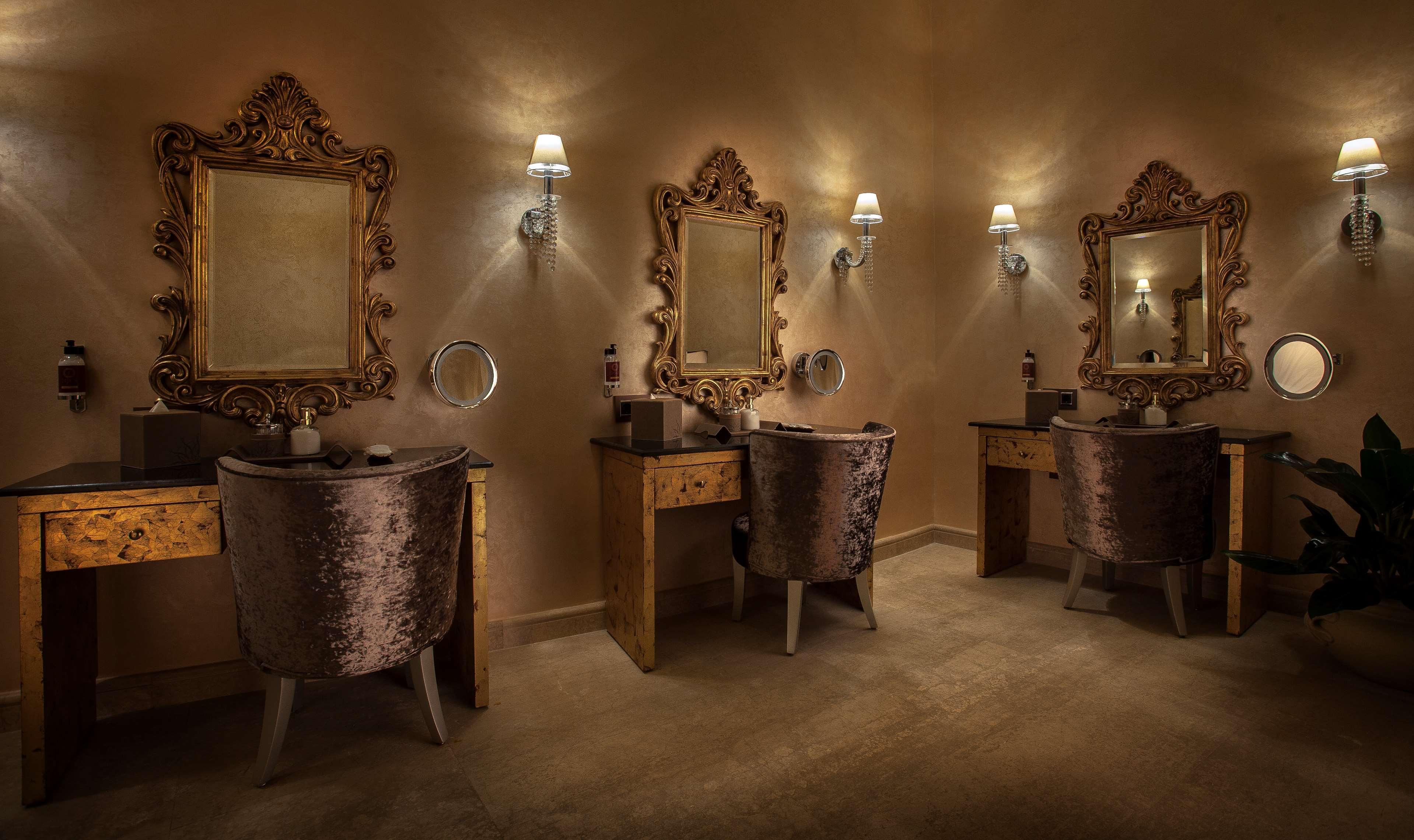 รอยัล แม็กซิม พาเลซ เคมปินสกี้ ไคโร Hotel ภายนอก รูปภาพ The dressing room at the National Theatre, London